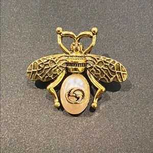 Gucci Gold Bee Brooch with Pearl Accent 1.5 x 1 inches new